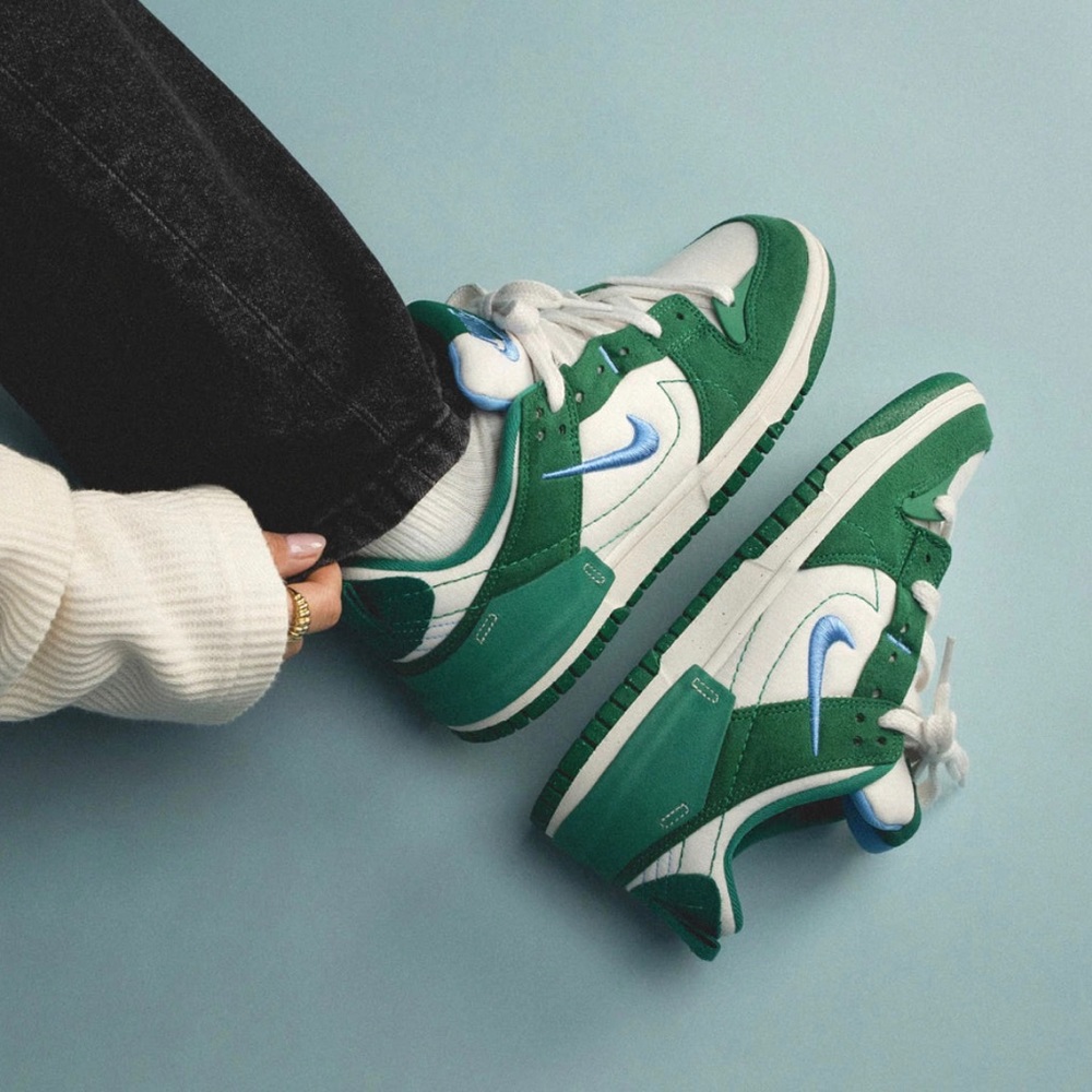 Dunk Low Disrupt 2 in Phantom, University, Blue & Malachite